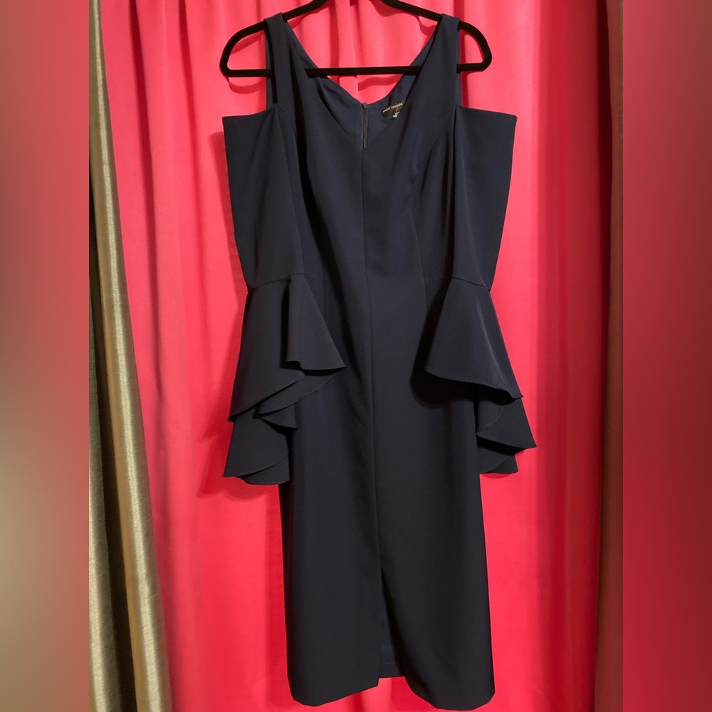 Brand: Maggie London
Size: 16, PTP- 20”, Length- 45”
Color: Navy Blue